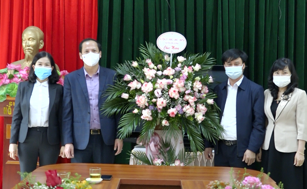 Lãnh đạo huyện Sơn Dương chúc mừng Phòng Giáo dục và Đào tạo nhân dịp Kỷ niệm ngày Nhà giáo Việt Nam 20 -11