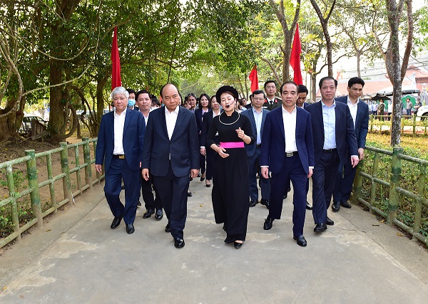 Thủ tướng Chính phủ Nguyễn Xuân Phúc dâng hương tại Khu di tích Quốc gia đặc biệt Tân Trào