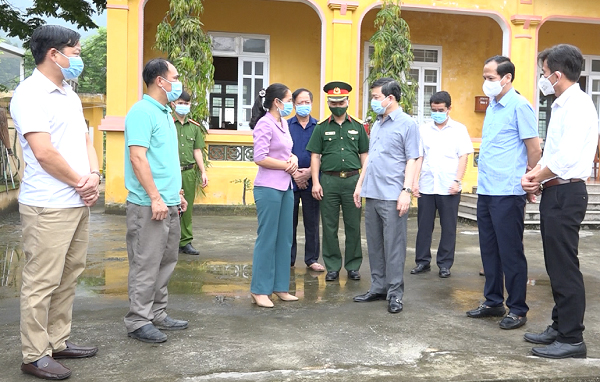 Chủ tịch UBND tỉnh Nguyễn Văn Sơn kiểm tra công tác phòng, chống dịch Covid-19 tại huyện Sơn Dương