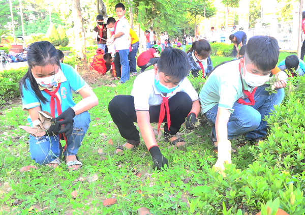 Sơn Dương: Trường tiểu học Đăng Châu hưởng ứng chiến dịch làm cho thế giới sạch hơn năm 2021
